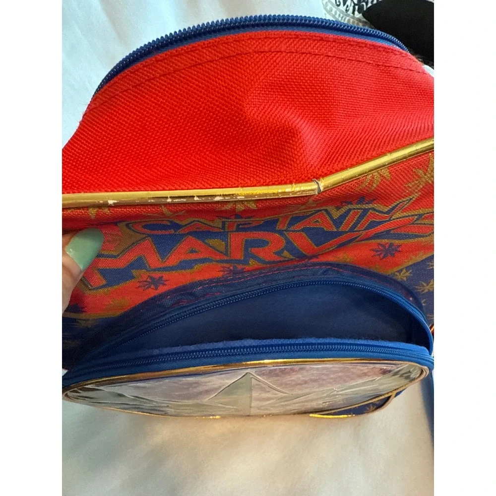 Captain Marvel Sheild Packpack Pre-owned Red‎ Blue Gold